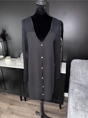 Linda Matthews Black Long Sleeve Button Front Shift long Shirt Size Small